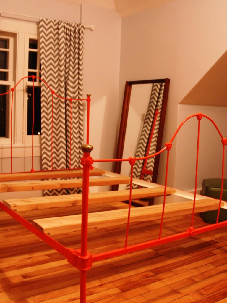 Projet déco DIY – Lit vintage métal éclatant